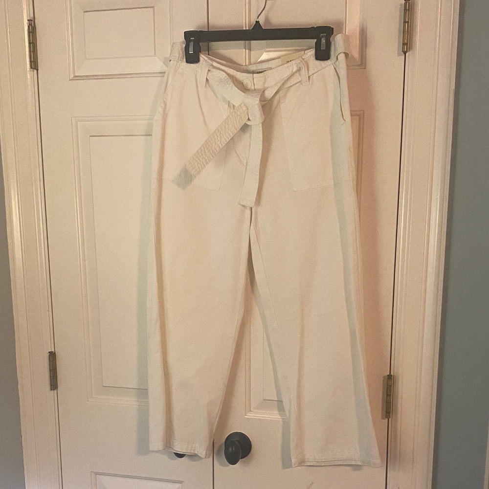Women's white cropped casual Pants